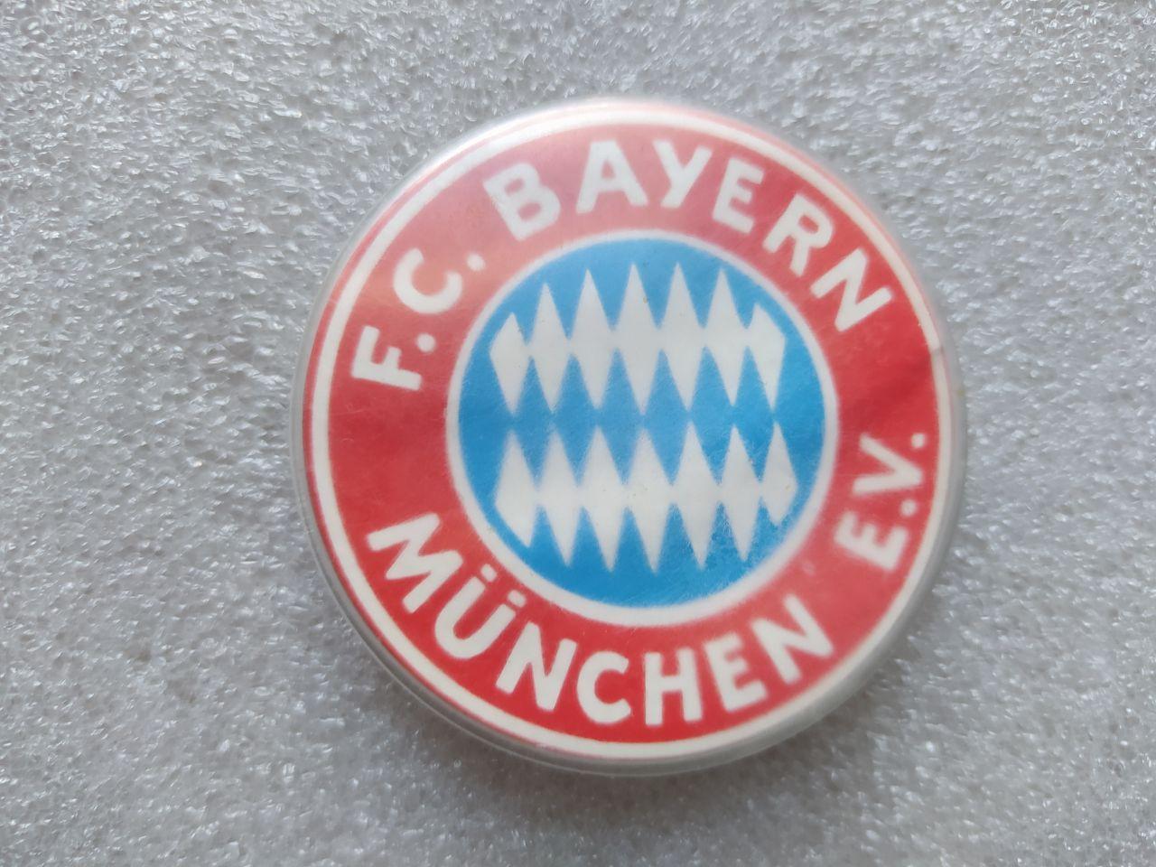Футбольный клуб Бавария Мюнхен ФРГ из серии союзный выпуск пластмасса