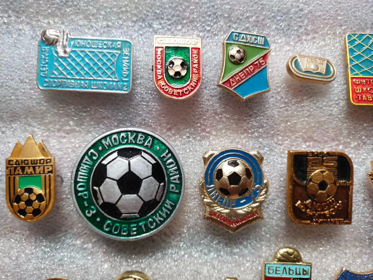 Подборка знаков ДЮСШ Футбол -Днепр,Челябинск,Фрунзе,Ждановец,Памир и др.15 знак 2