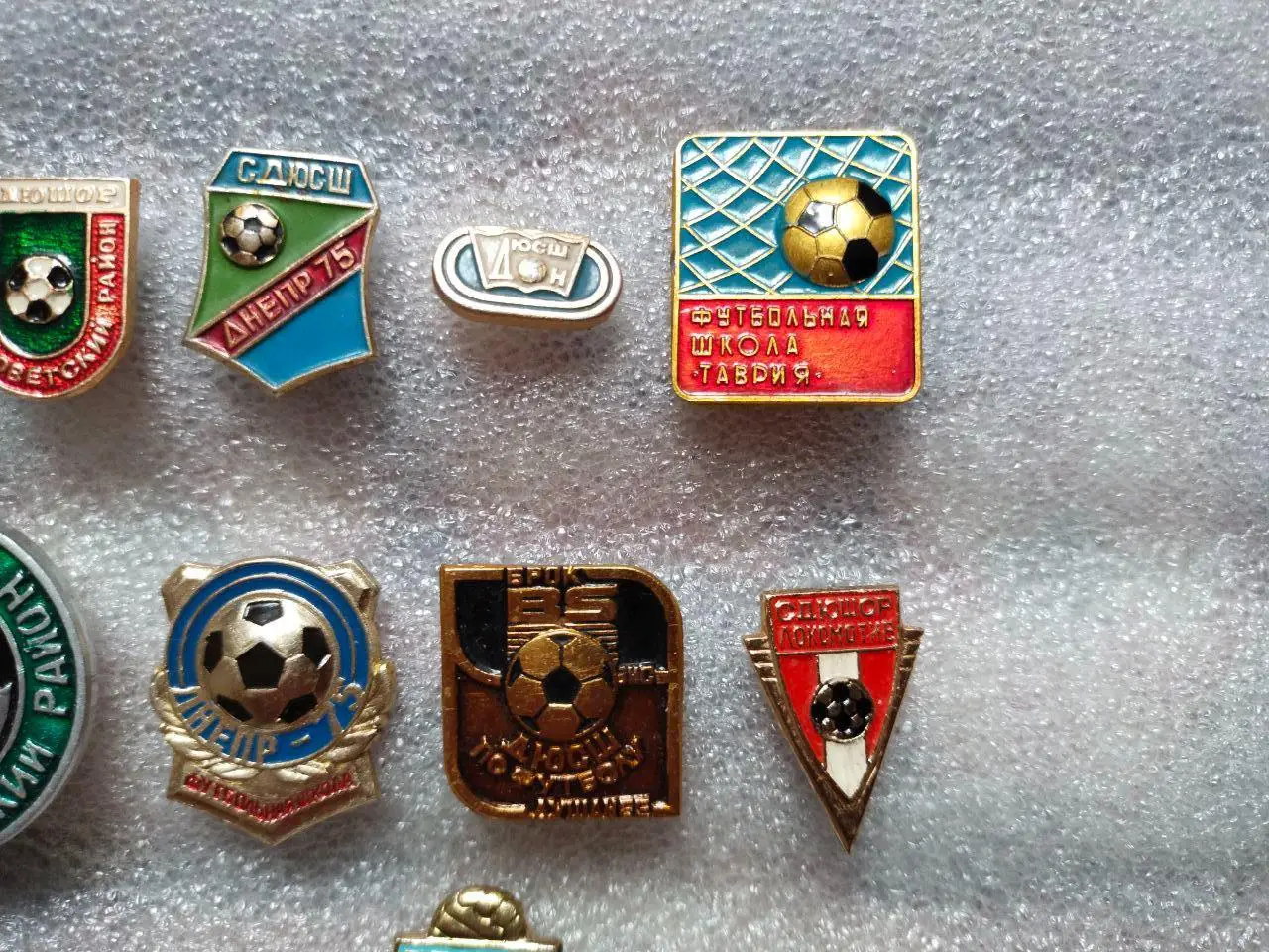 Подборка знаков ДЮСШ Футбол -Днепр,Челябинск,Фрунзе,Ждановец,Памир и др.15 знак 3