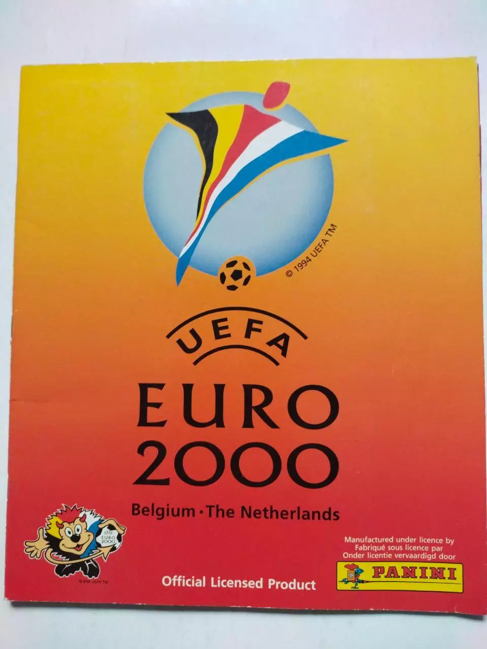 Заполнений альбом фирми PANINI - UEFA EURO 2000 вклеены все 358 наклеек