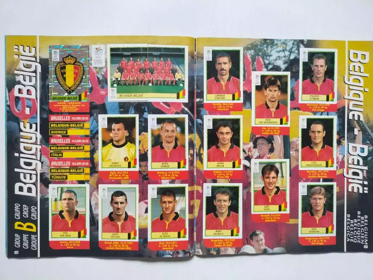 Заполнений альбом фирми PANINI - UEFA EURO 2000 вклеены все 358 наклеек 1