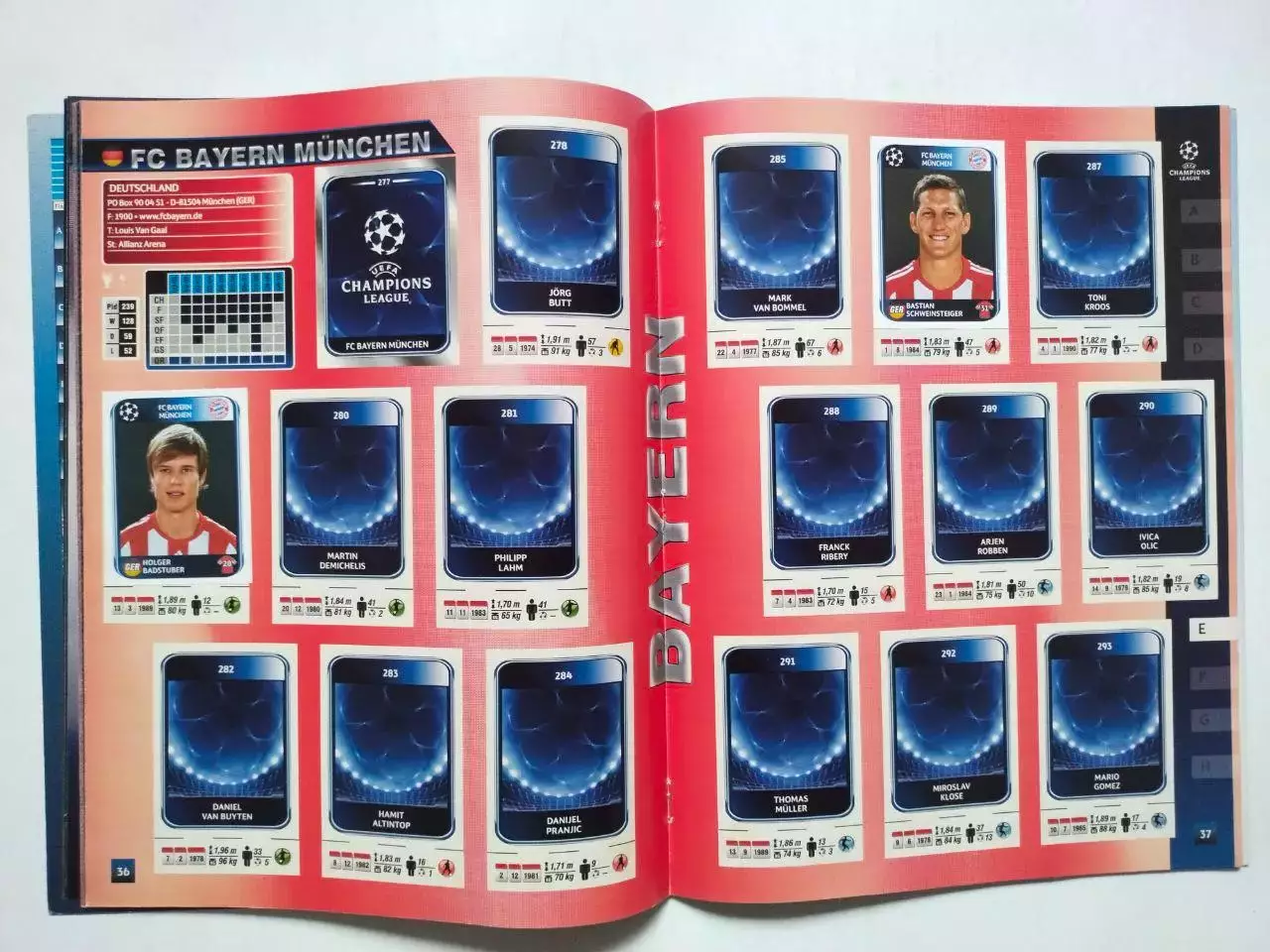 Альбом для наклеек фирмы PANINI - Лига чемпионов УЕФА 2010 - 2011 г.г. 3