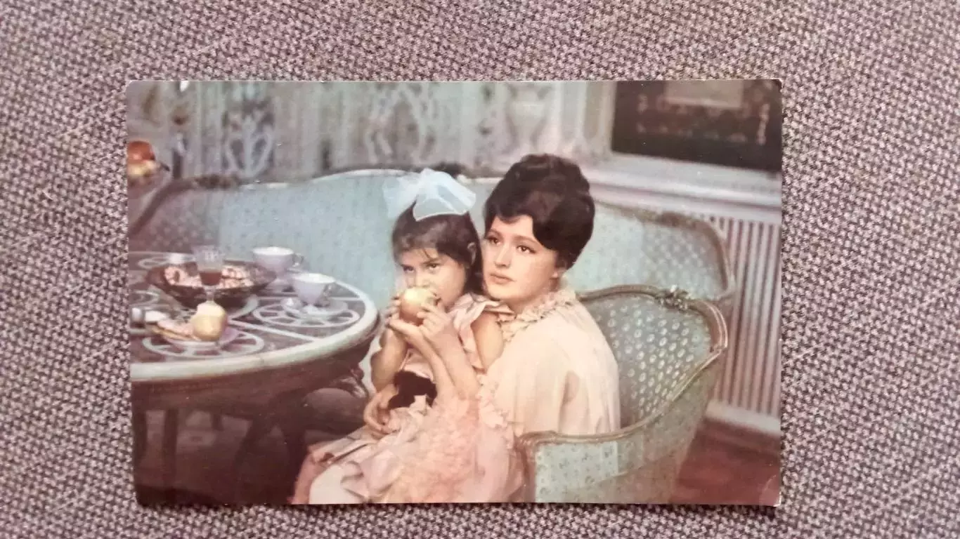 Актеры и актрисы кино и театра СССР : А. Шенгелая в фильме Не горюй Артисты