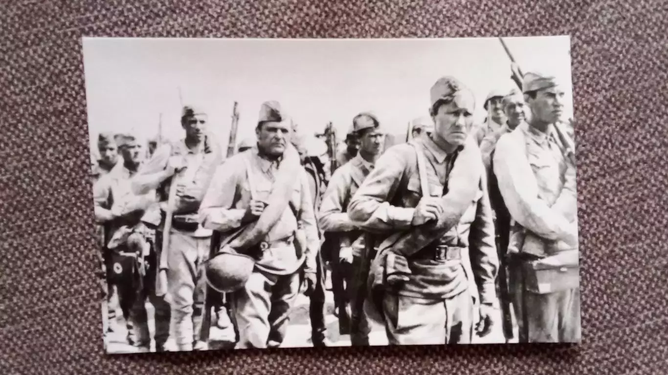 Актеры и актрисы кино и театра СССР : В. Шукшин Они сражались за Родину