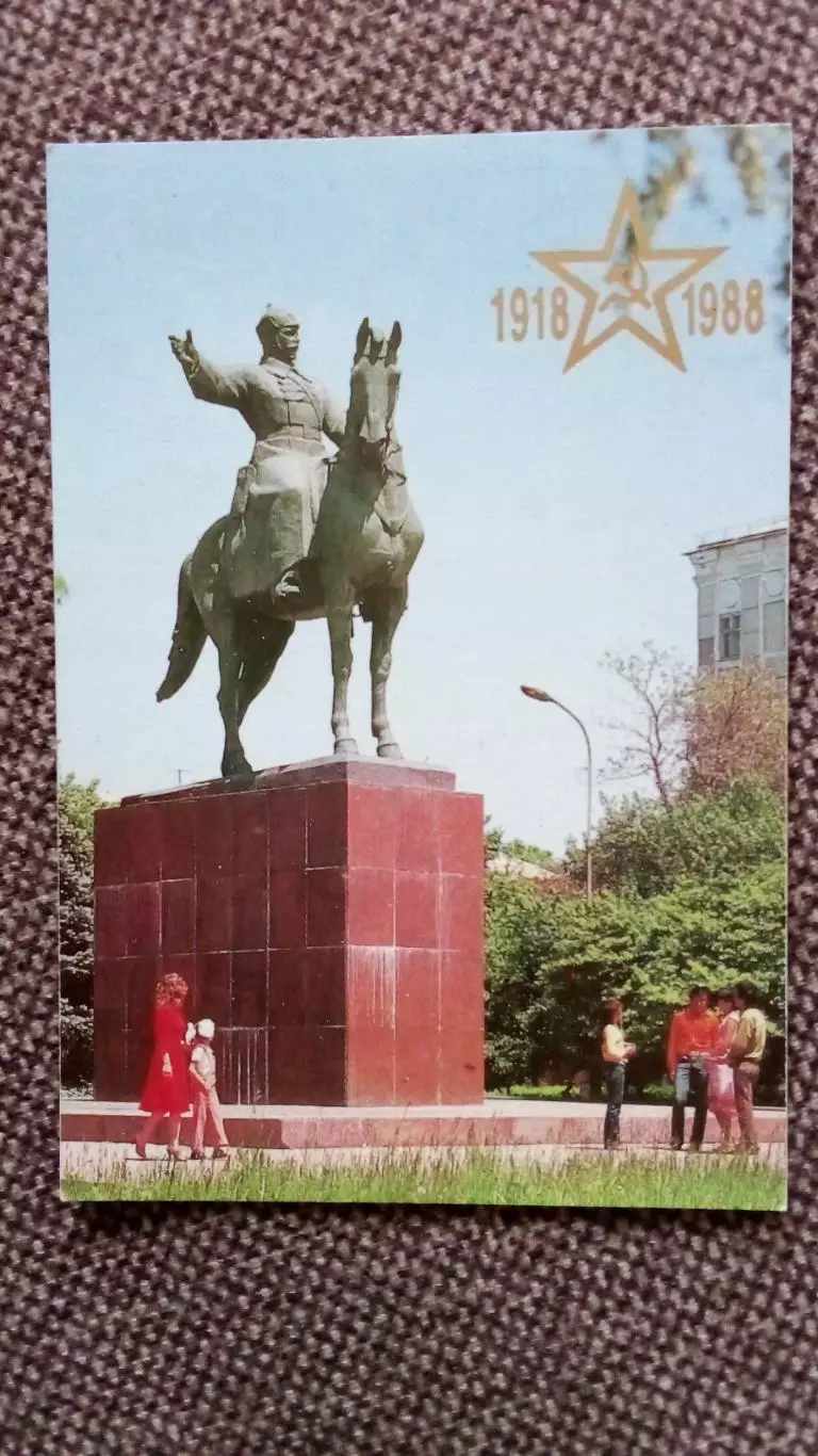 Карманный календарик : Киргизия г. Фрунзе Памятник Фрунзе 1988 г. Лошадь