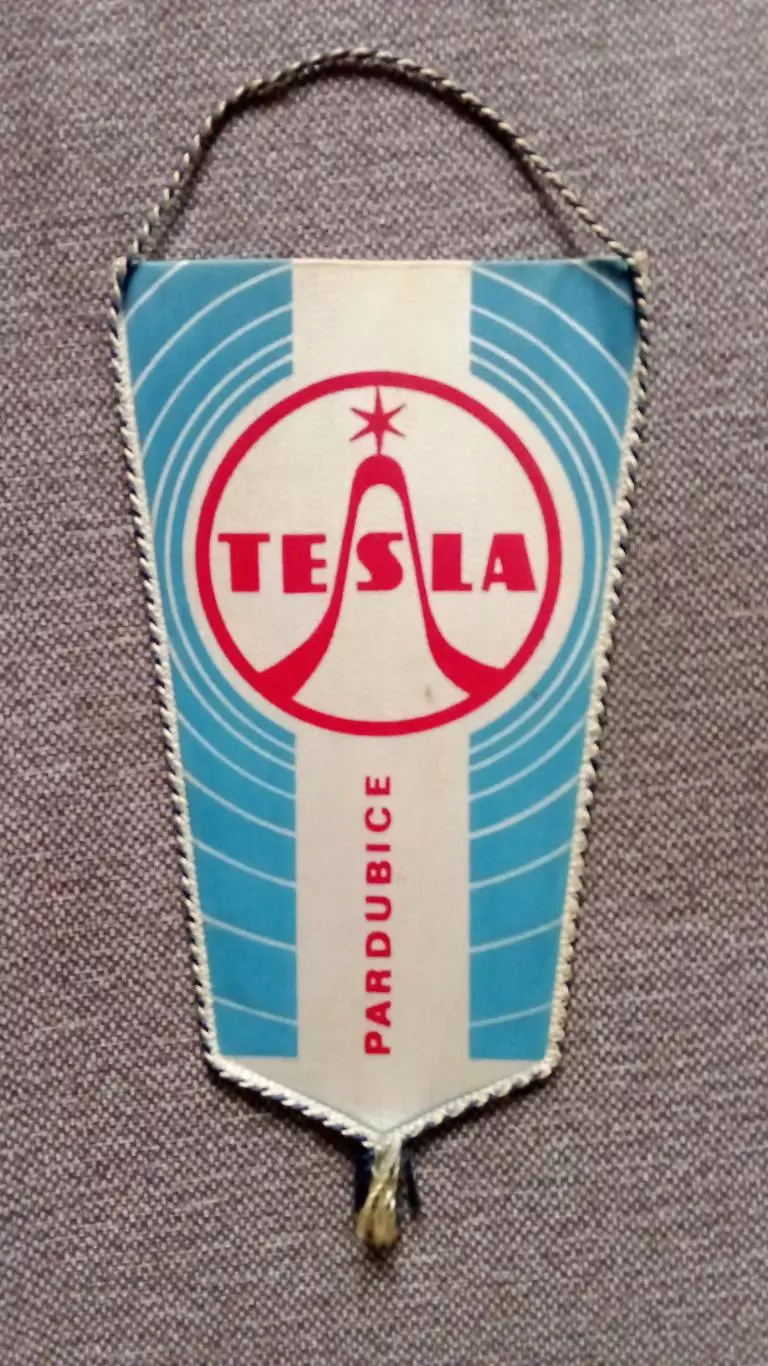 Вымпел Хоккейный клуб Tesla Pardubice Чехословакия (Хоккей Спорт)