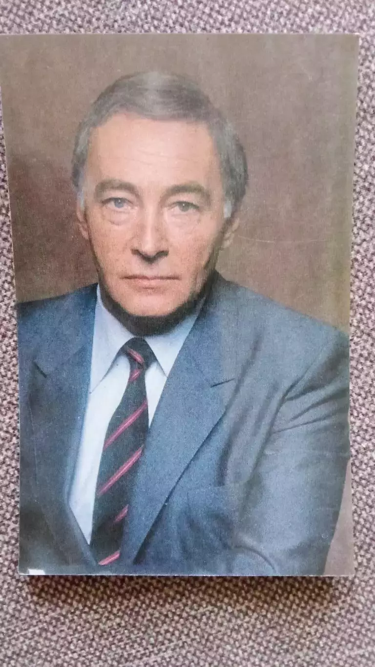 Актеры и актрисы кино и театра СССР : Вячеслав Тихонов 1982 г. Артисты СССР