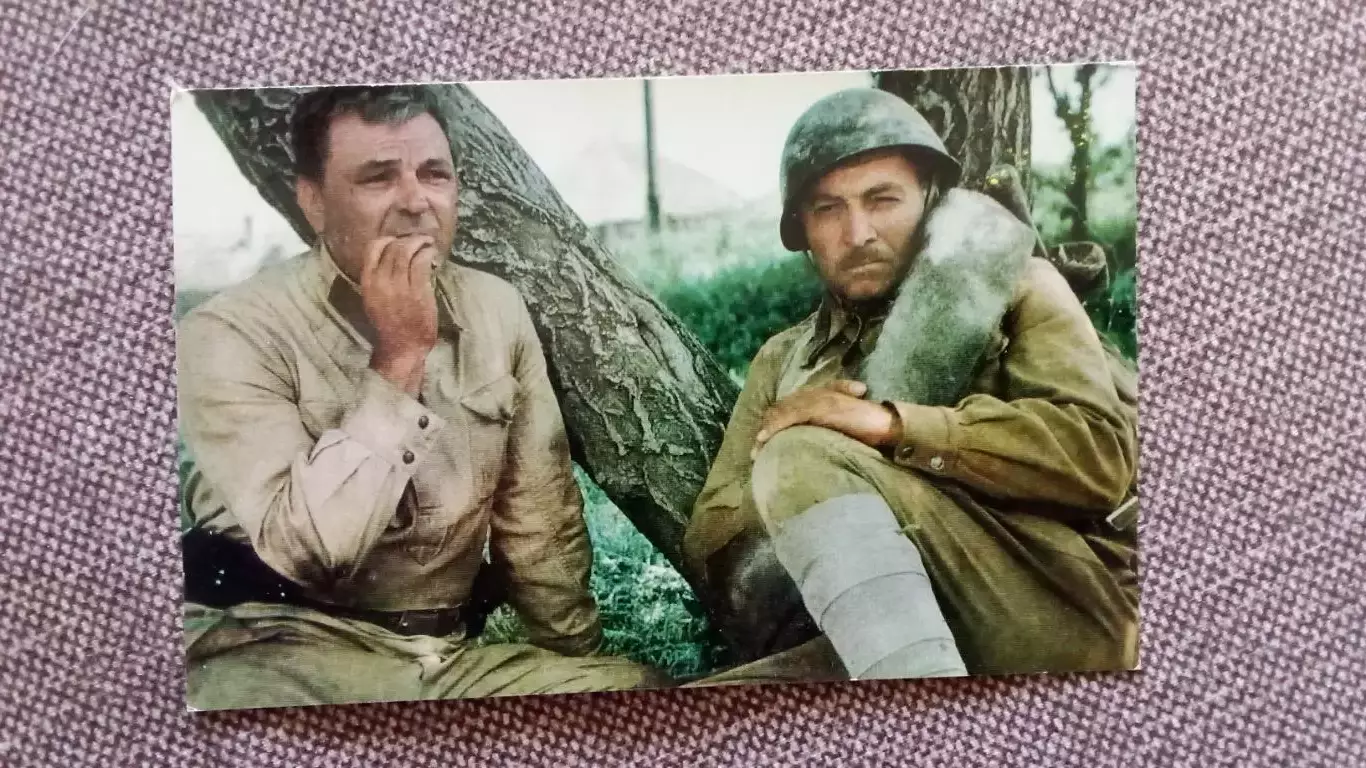 Актеры и актрисы кино и театра СССР : С. Бондарчук и В. Тихонов в фильме Артисты