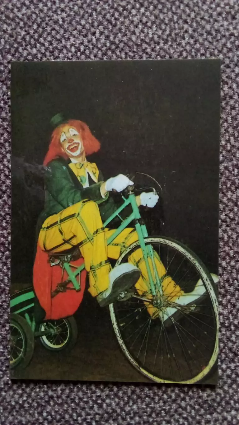 Карманный календарик : Цирк 1988 г. клоун А. П. Марчевский на велосипеде