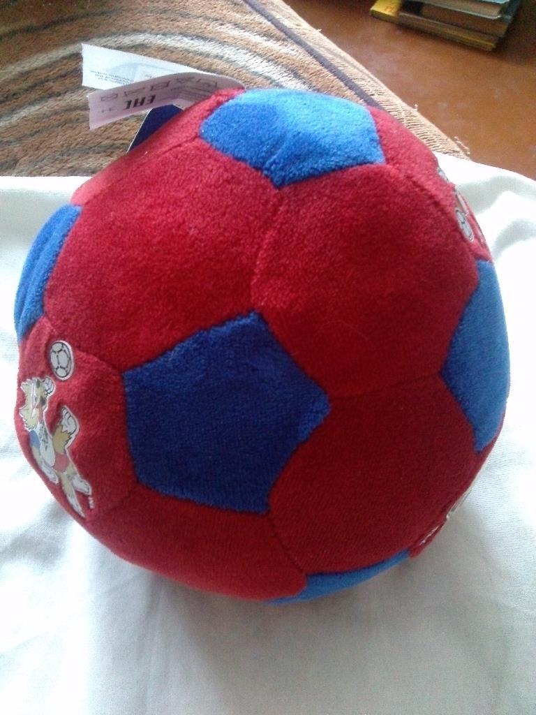 Футбол Чемпионат Мира 2018 года в России . Сувенир - плюшевый мяч (лицензия FIFA 4