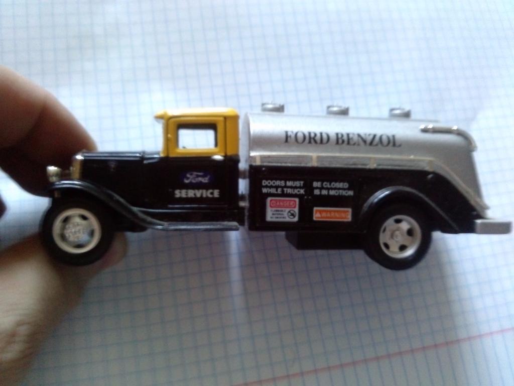Грузовой автомобиль Ford BB 157 (модель) 1 : 43 (Топливозаправщик) новая 1