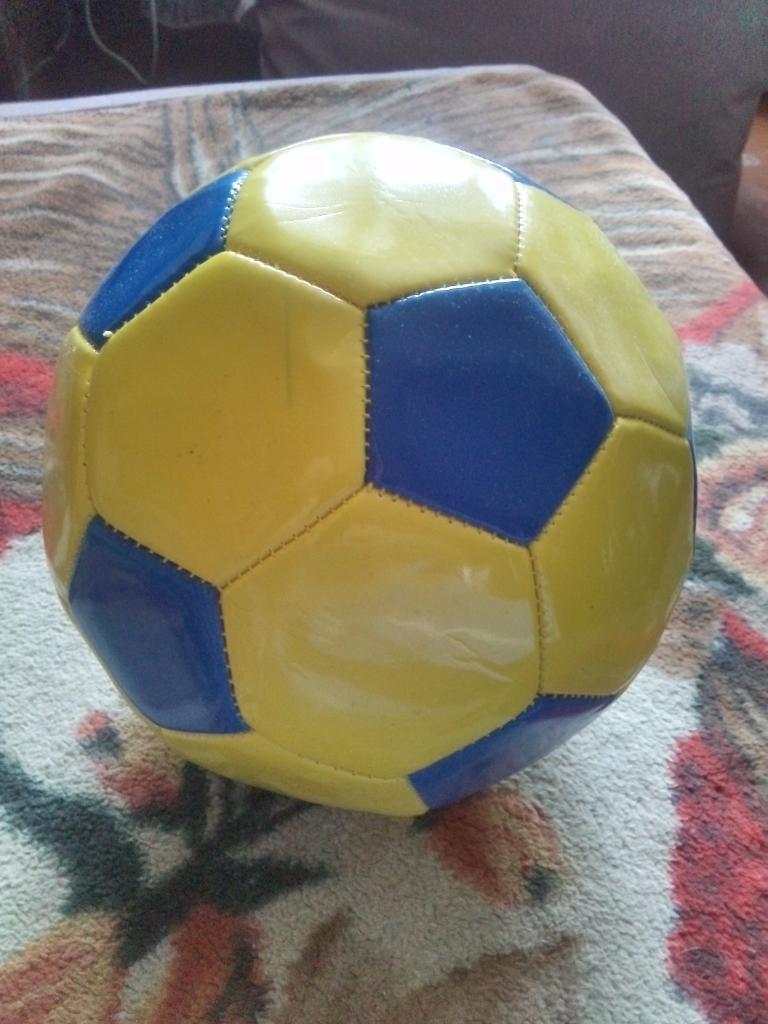 Футбол Футбольный мяч ( новый ) Желто - синий. 3