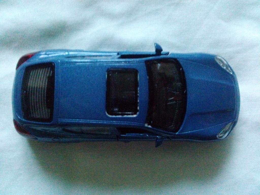 Модель автомобиля Porsche Panamera S (масштаб 1 : 43) металл + пластмасса 2