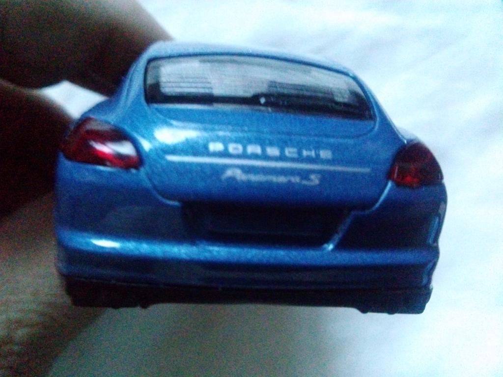 Модель автомобиля Porsche Panamera S (масштаб 1 : 43) металл + пластмасса 7