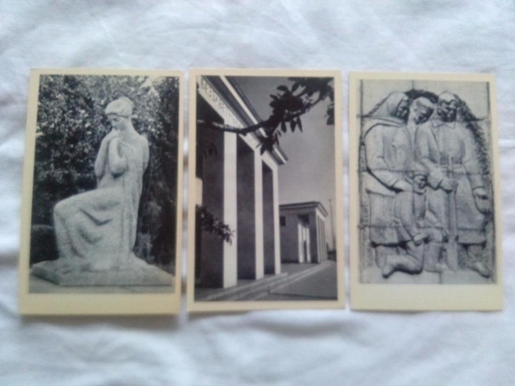 Пискаревское и Серафимовское мемориальные кладбища 1970 г. набор - 15 открыток 5