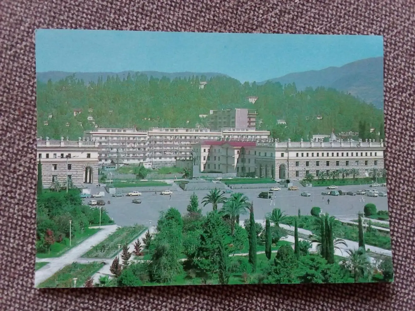 Города СССР : Сухуми - Площадь им. В.И. Ленина 1980 г. (почтовая открытка)