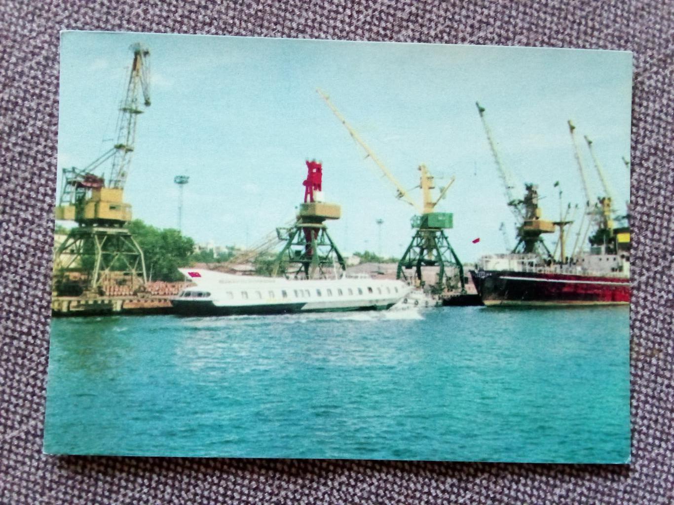 Теплоход Вихор в порту 1969 г. (Речной флот , транспорт , корабль , судно)