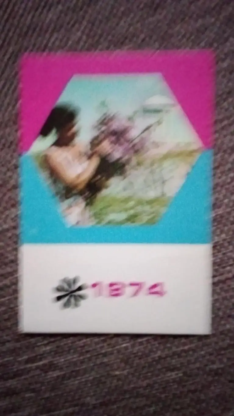 Карманный календарик : Девушка с цветами 1974 г. СССР (Цветы . флора)