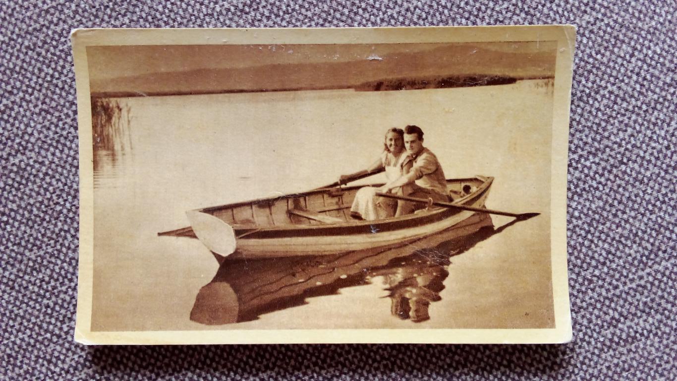 Молодые влюбленные в лодке (Девушка и парень) 50 - е годы Германия (Лодка)