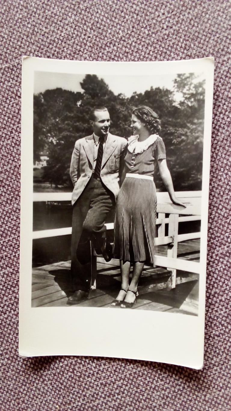 Влюбленные девушка и парень 1953 г. Венгрия