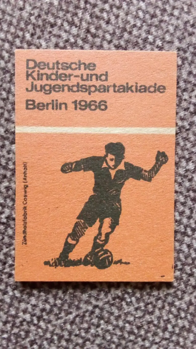 Спичечные этикетки (Спички) : ГДР (Германия) 1966 г. Футбол Спорт Футболист