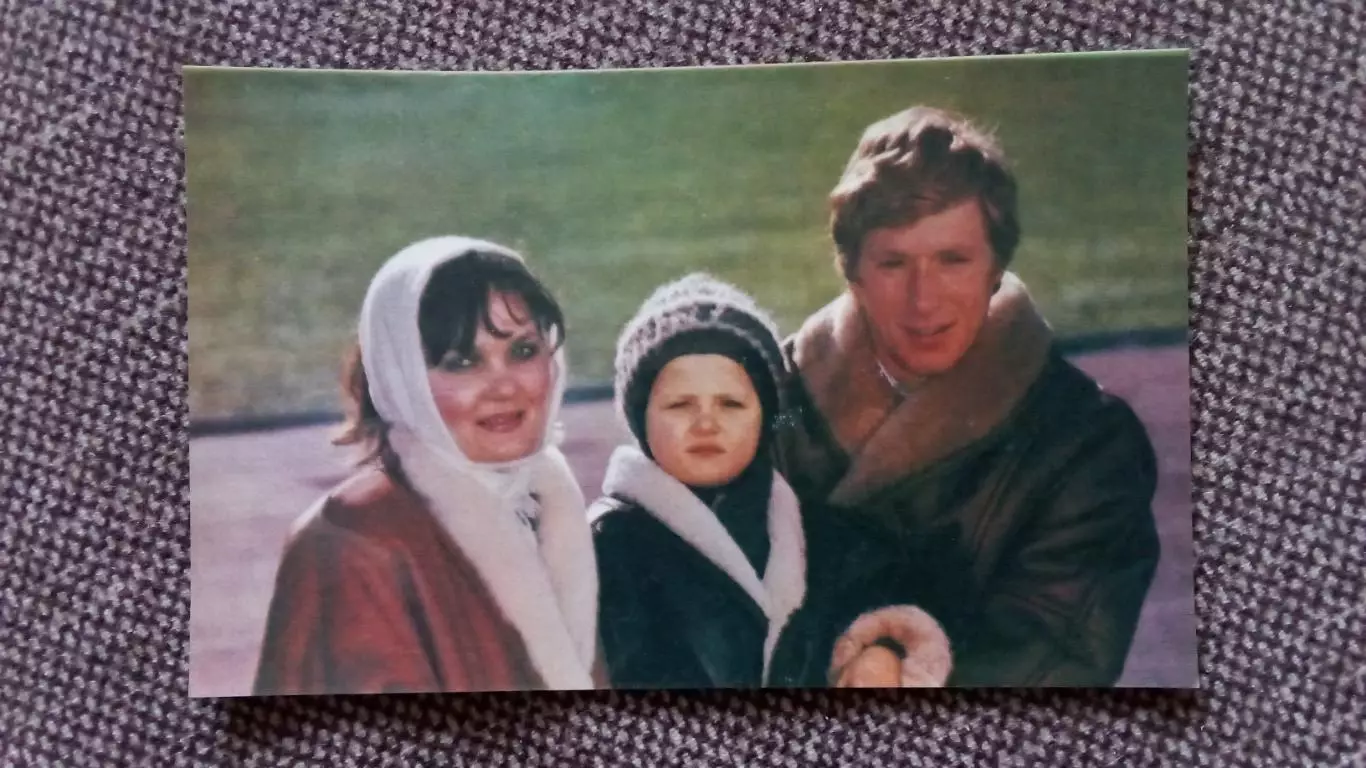 Карманный календарик : Футбол 1990 г. Алексей Михайличенко с семьей ФК Динамо