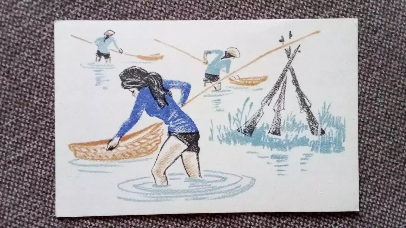 Вьетнамские девушки . Война во Вьетнаме 1969 г. Ловят креветок Девушка Милитария