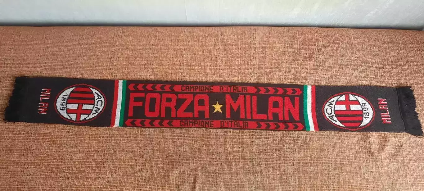 футбольный шарф Милан Италия