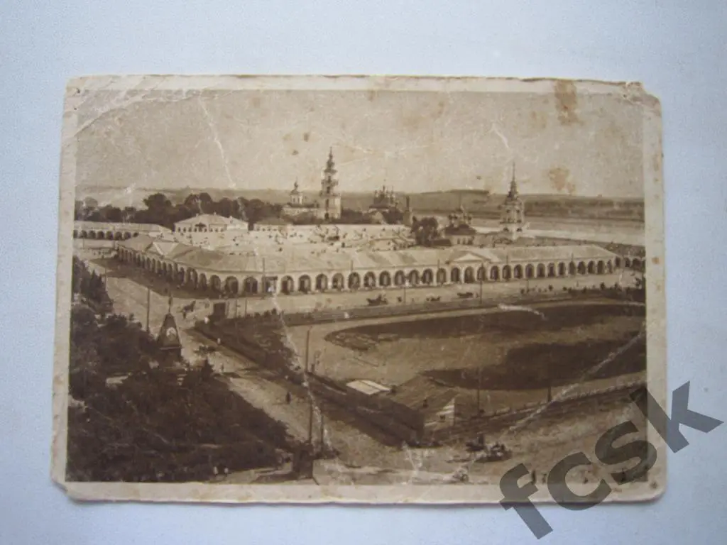 Кострома. Общий вид на торговые ряды и Волгу. Стадион. Футбольное поле.