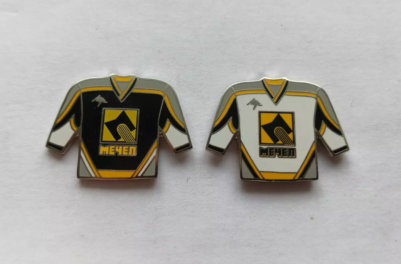 Лот 2 значка форма ХК Мечел (г. Челябинск)