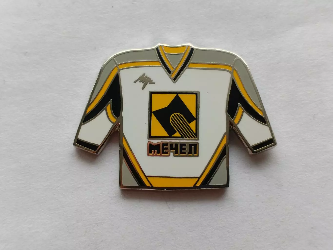 Лот 2 значка форма ХК Мечел (г. Челябинск) 2