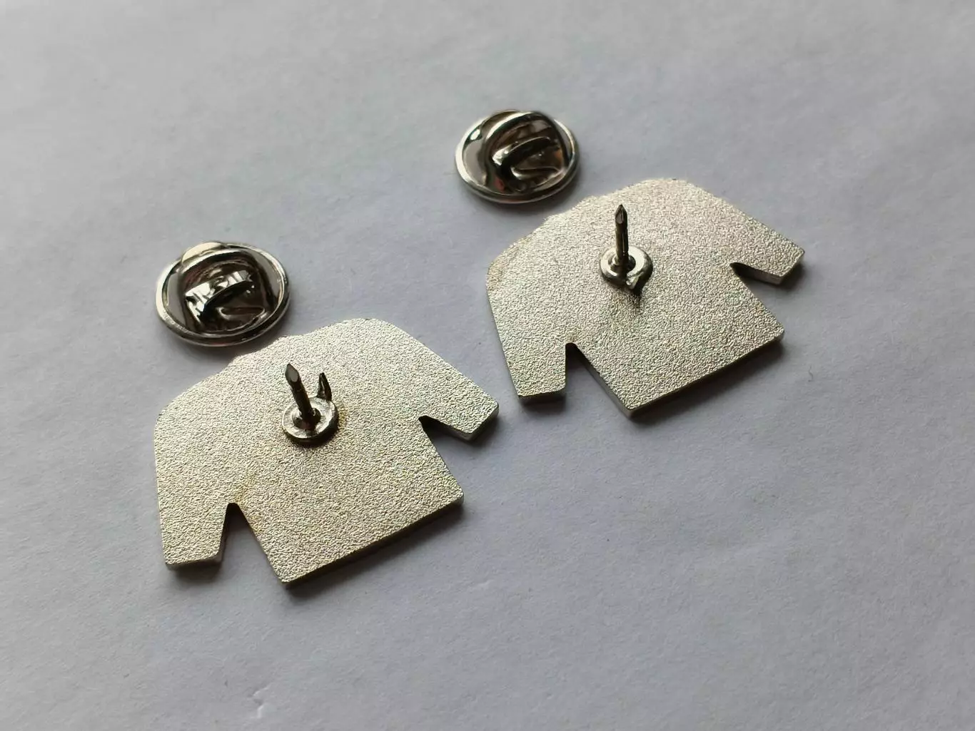 Лот 2 значка форма ХК Мечел (г. Челябинск) 3