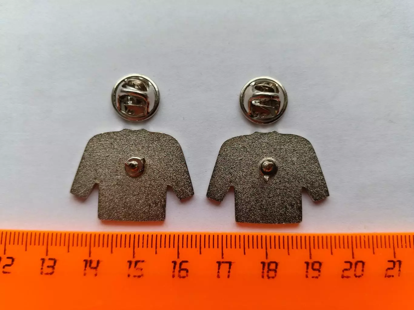 Лот 2 значка форма ХК Мечел (г. Челябинск) 4