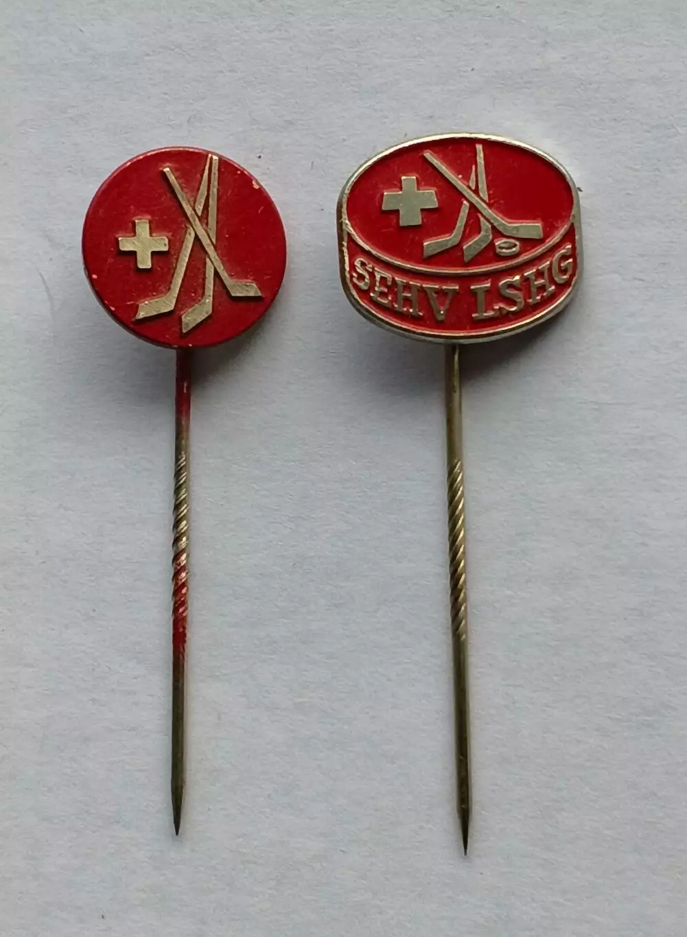 Лот 2 значка Швейцарская Федерация Хоккея