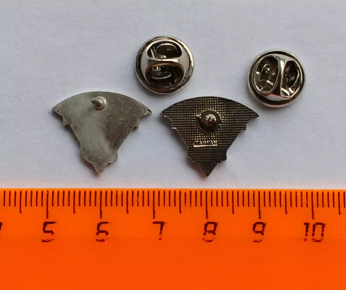 Лот 2 значка Финский Хоккейный Союз 6