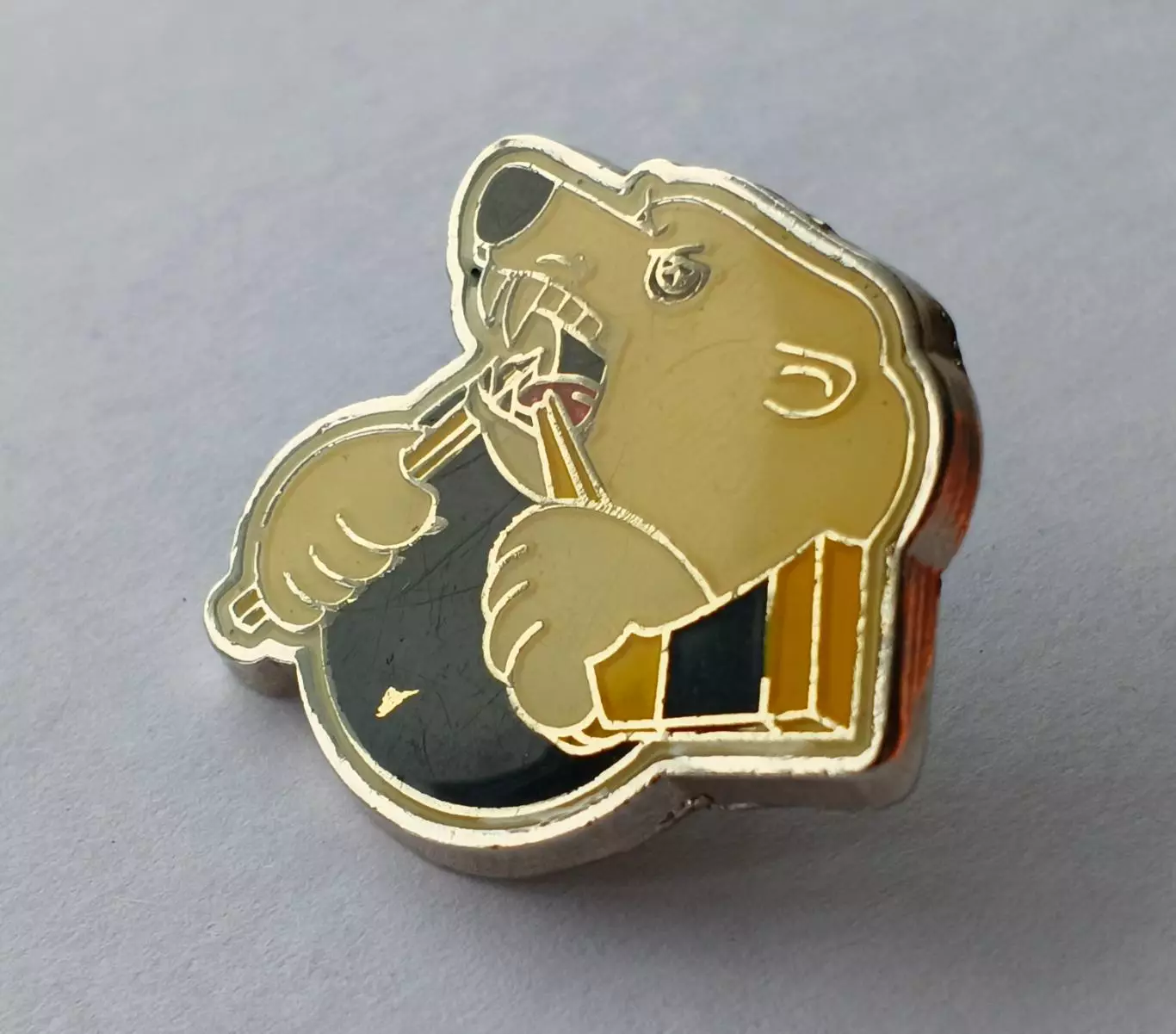 Значок хоккейный клуб ХК Трактор 1