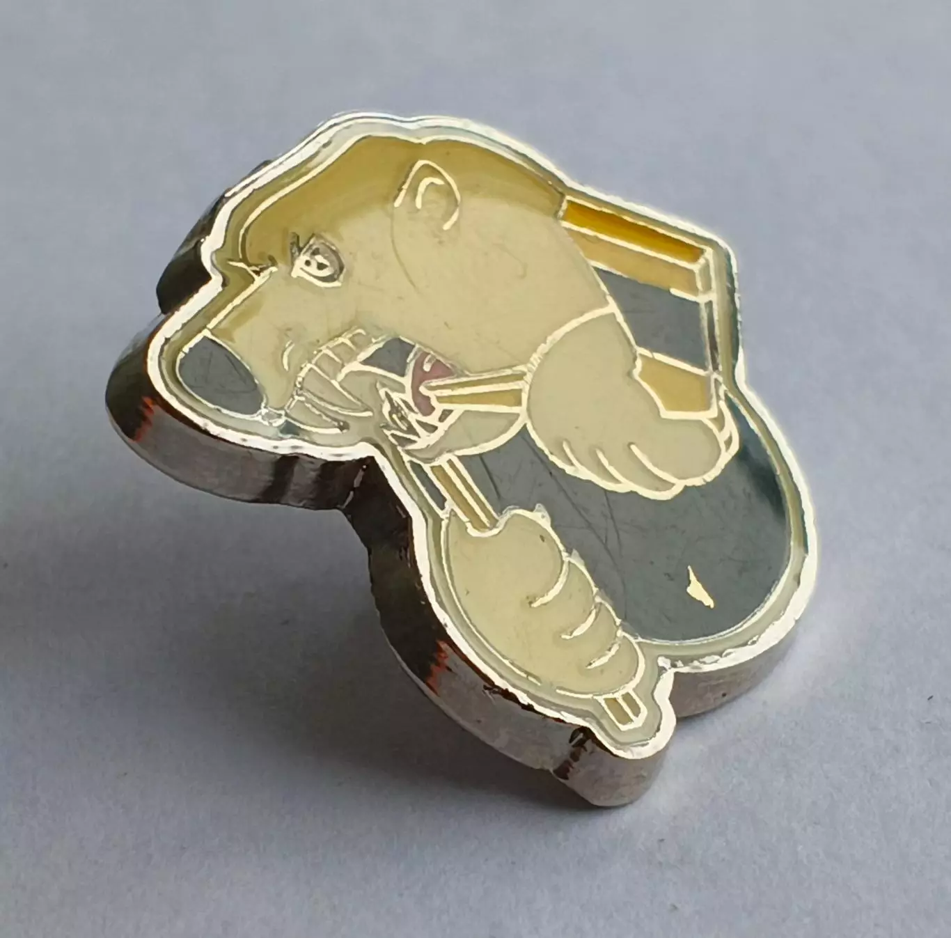 Значок хоккейный клуб ХК Трактор 2