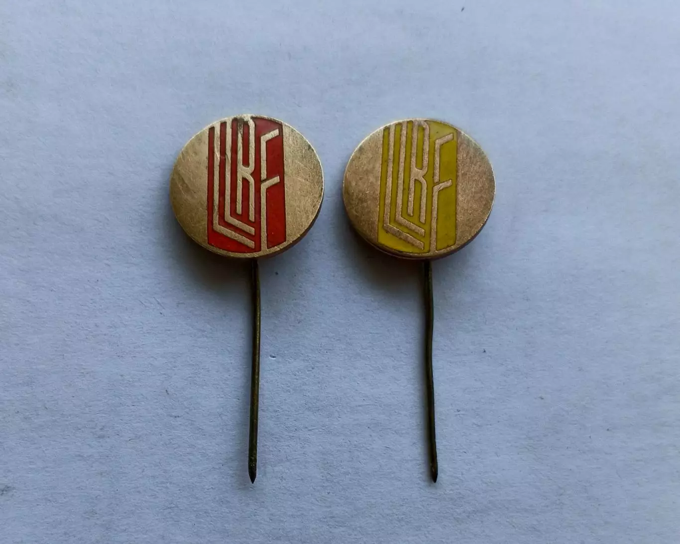 Лот 2 значка Федерация Хоккея Литвы