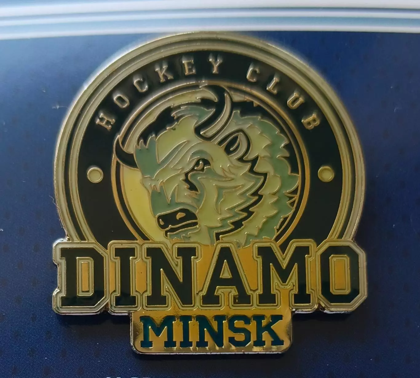 Лот 2 значка ХК Динамо (г. Минск, Беларусь) 1
