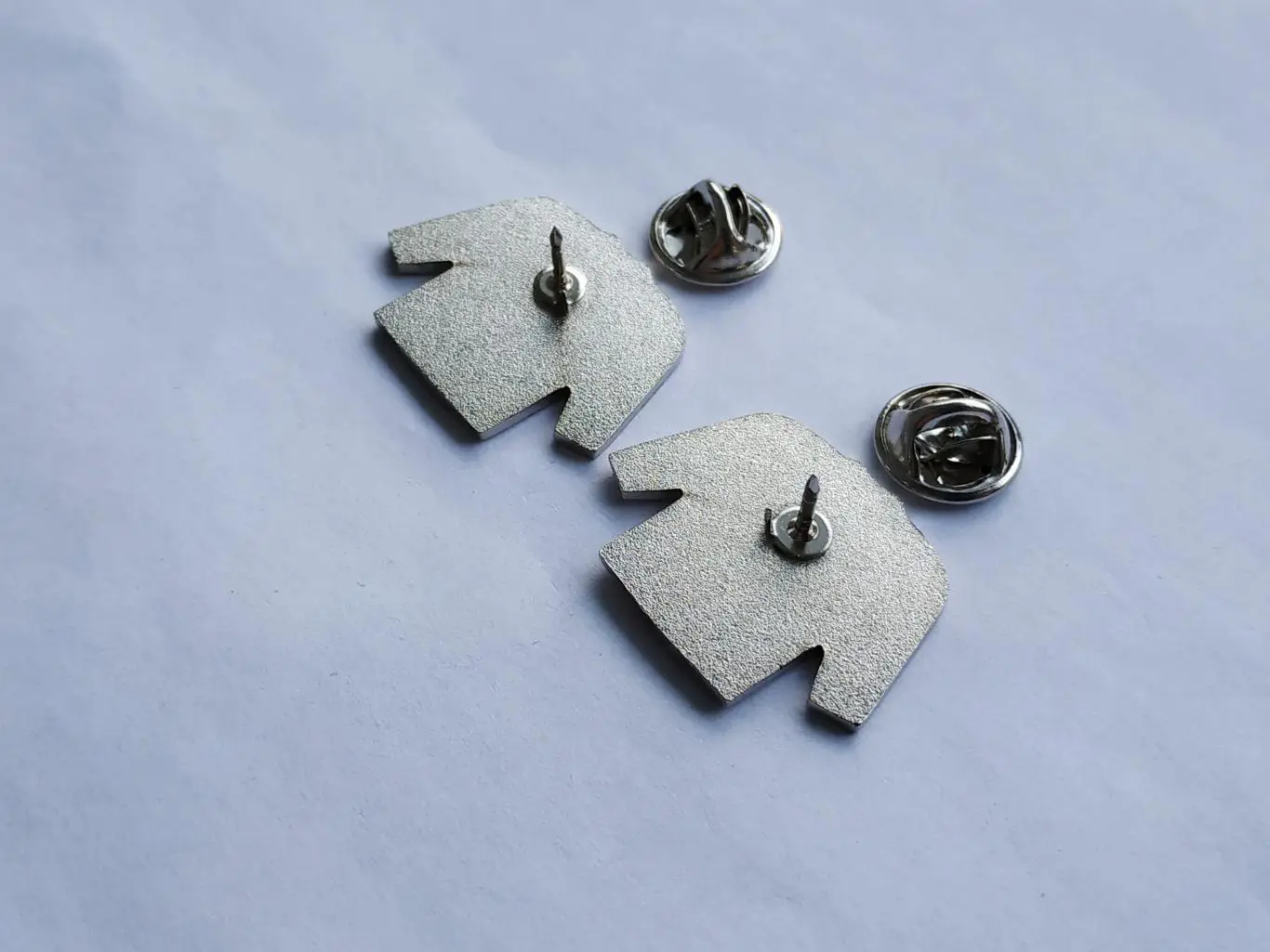 Лот 2 значка форма ХК Мостовик (г.Курган) 3