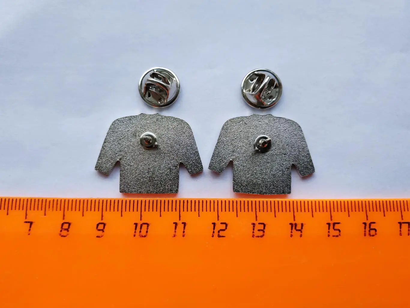 Лот 2 значка форма ХК Мостовик (г.Курган) 4