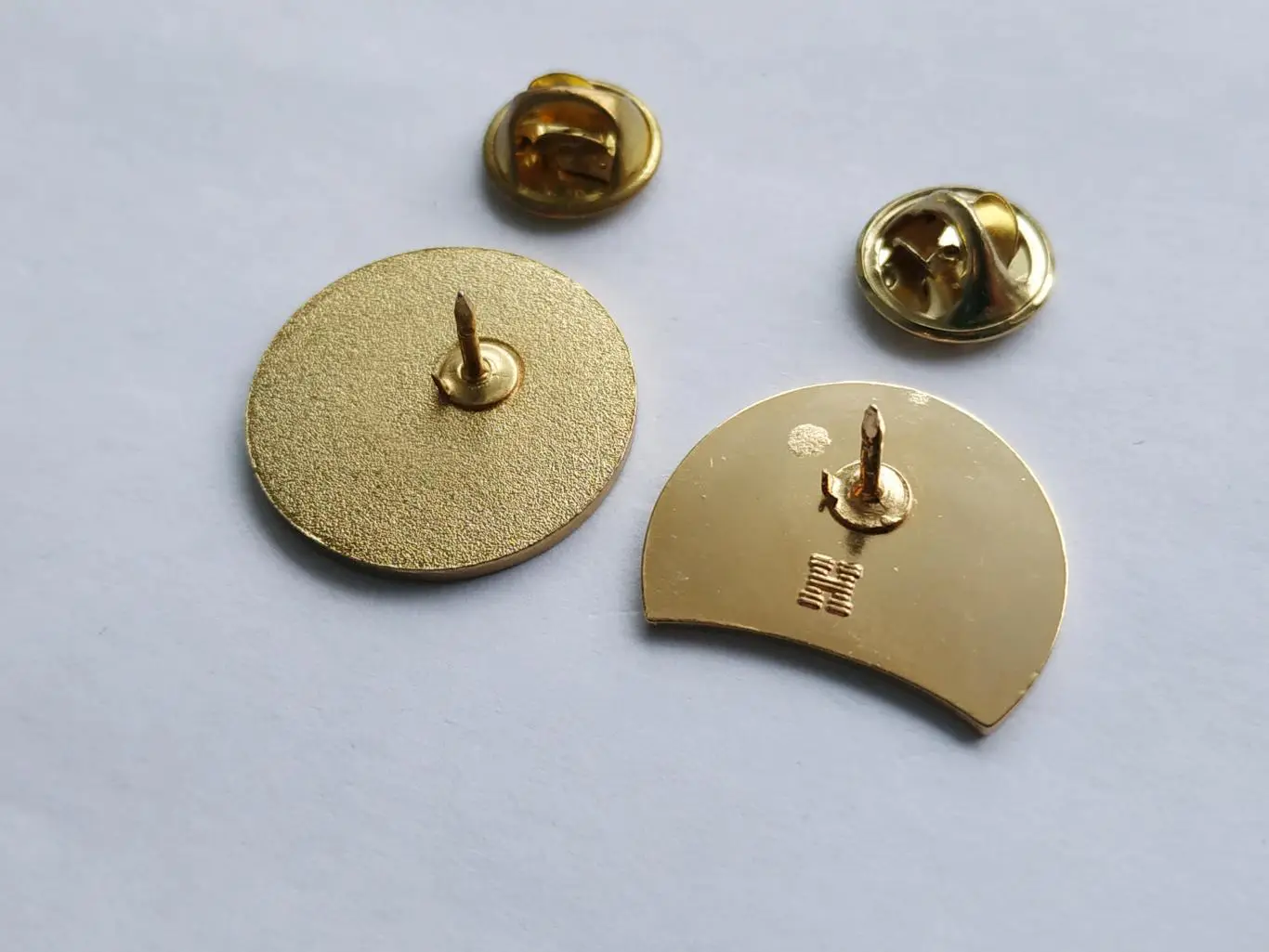 Лот 2 значка баскетбольный клуб БК УНИКС (г. Казань) 5