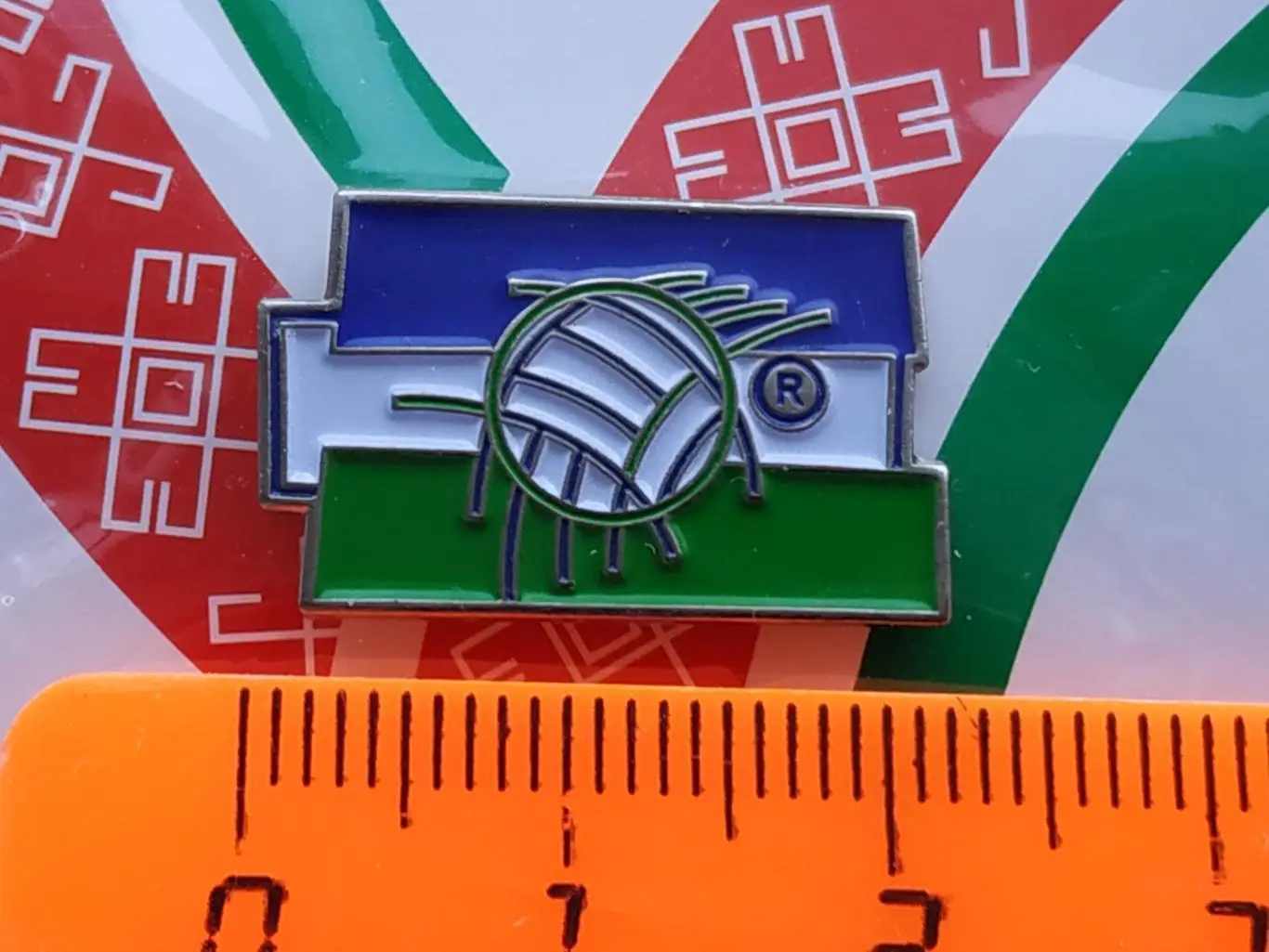 Лот значок волейбольный клуб ВК Урал 1