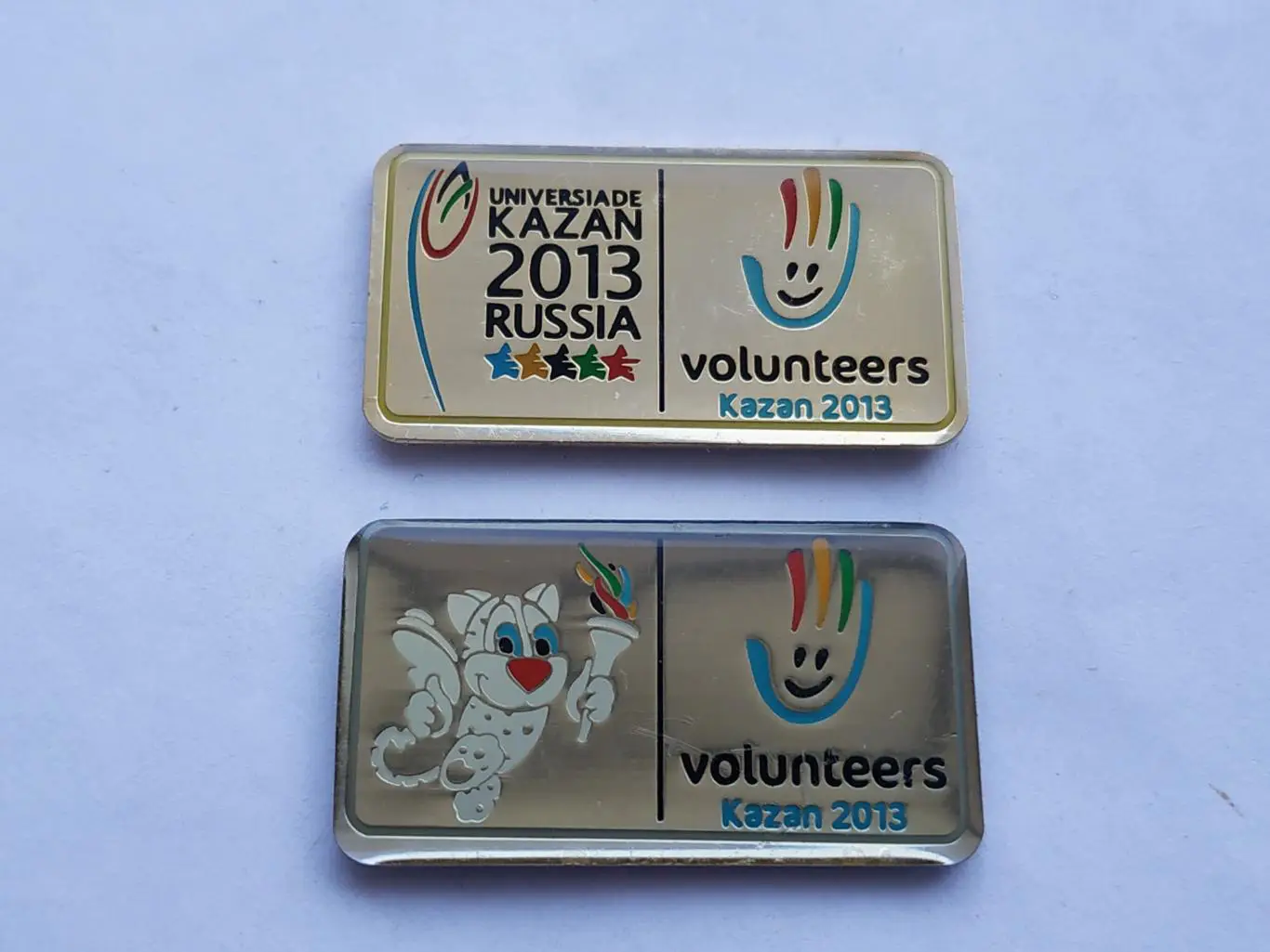 Лот 2 значка волонтёр Универсиада Казань 2013