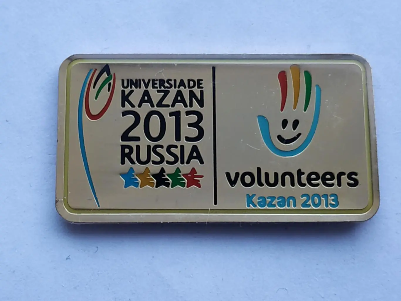 Лот 2 значка волонтёр Универсиада Казань 2013 1