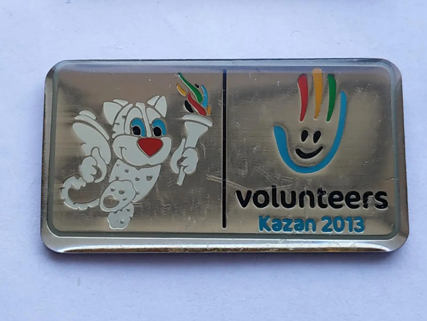 Лот 2 значка волонтёр Универсиада Казань 2013 2