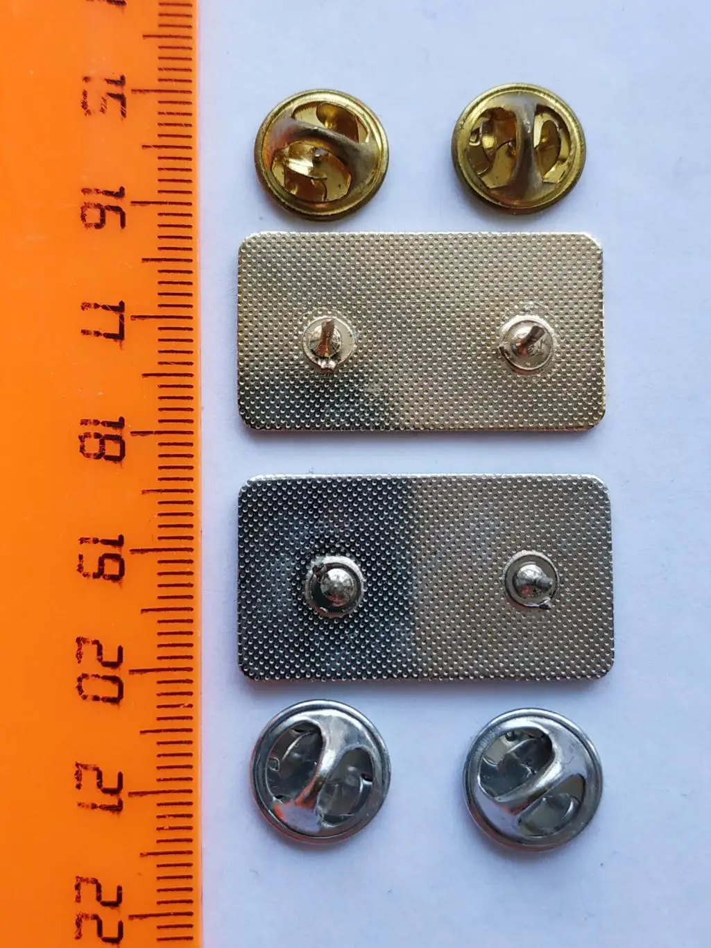 Лот 2 значка волонтёр Универсиада Казань 2013 4