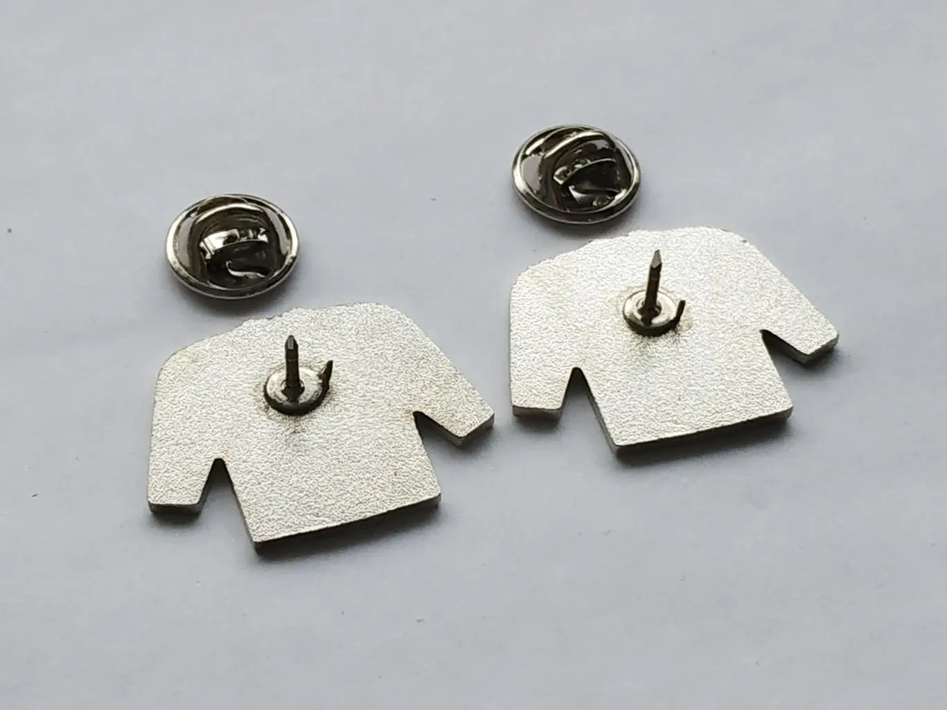 Лот 2 значка форма ХК Металлург (г.Серов,Свердловская обл.) 5