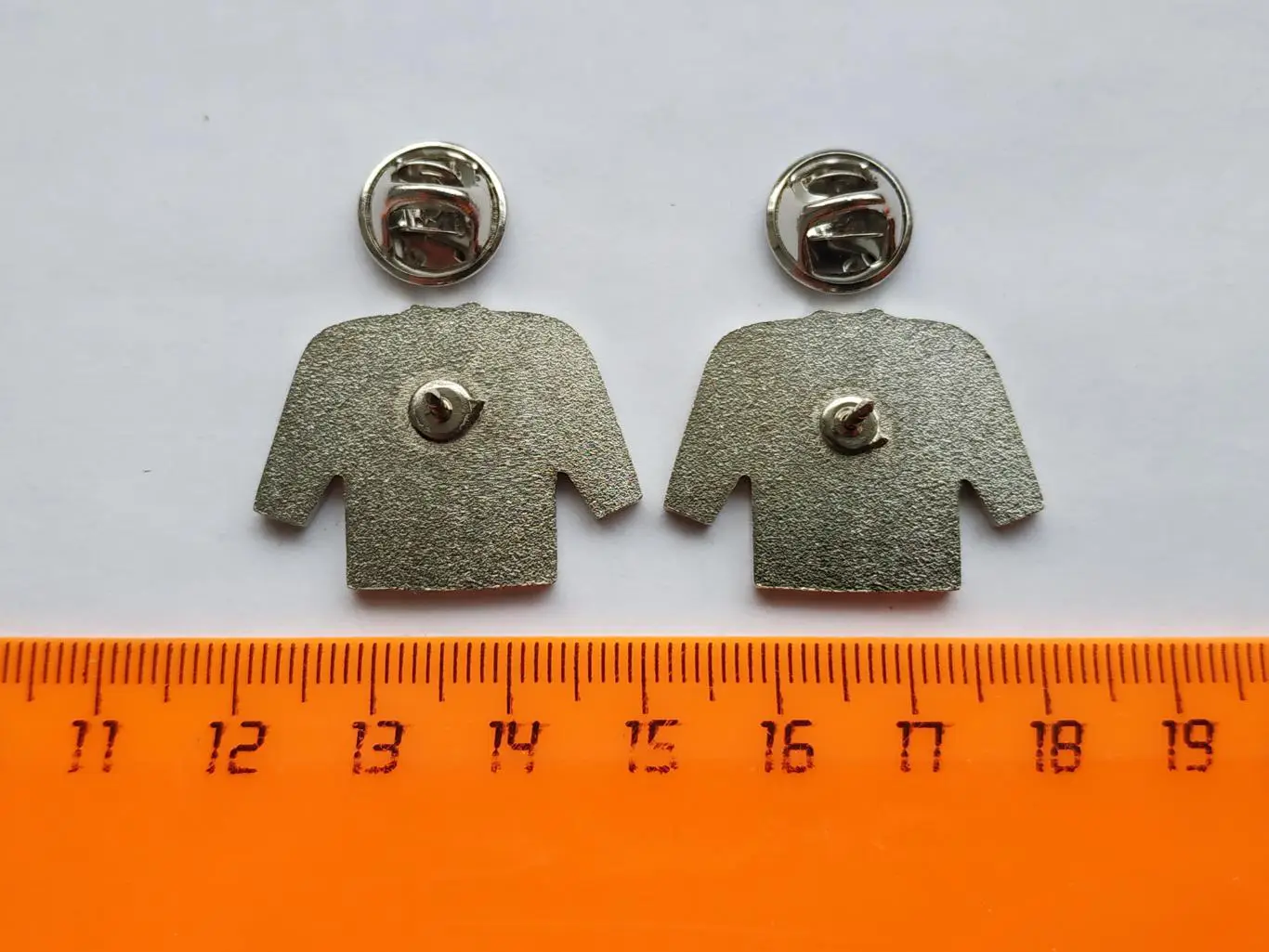 Лот 2 значка форма ХК Металлург (г.Серов,Свердловская обл.) 6