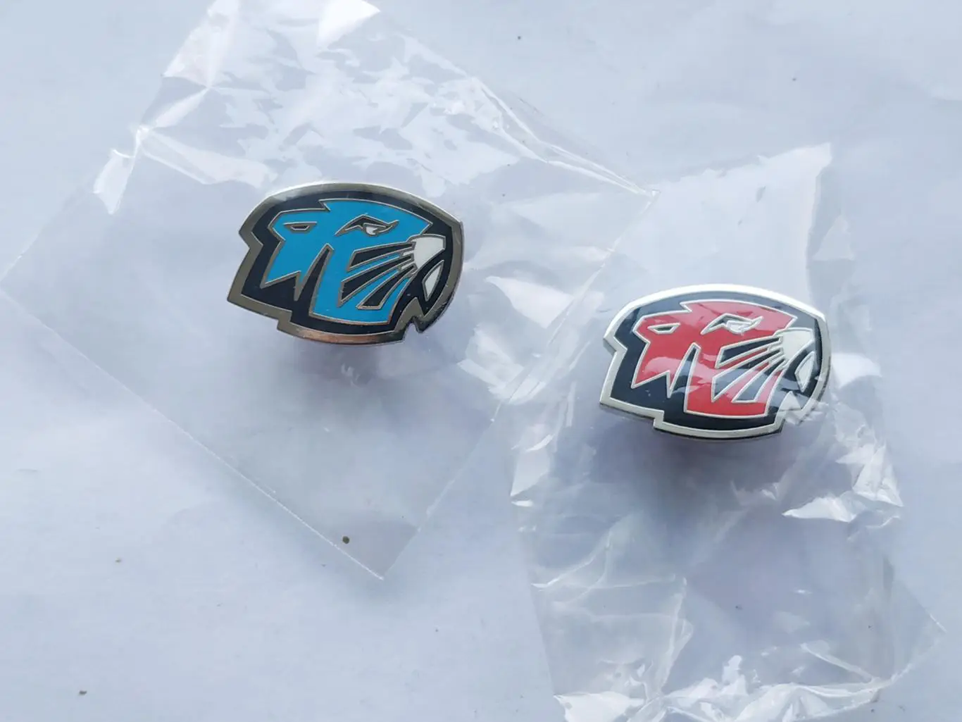 Лот 2 значка ХК Динамо-Шинник (г.Бобруйск)